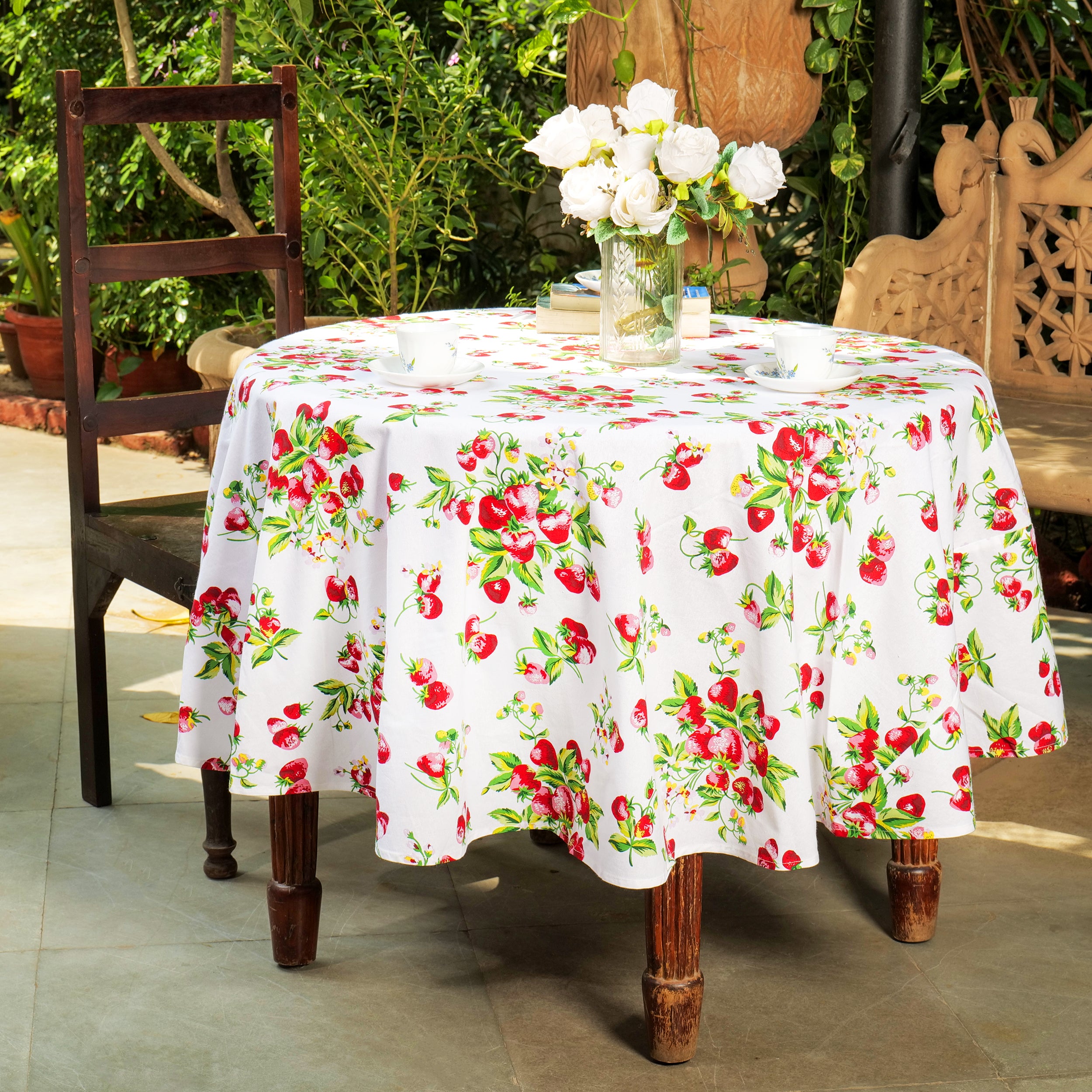 Strawberry Basket Tablecloth - Ecru