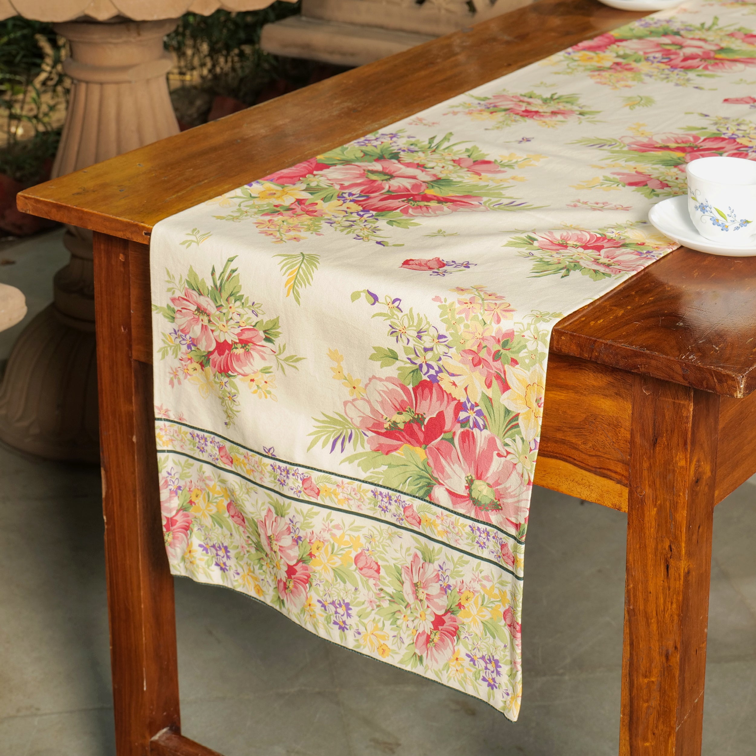 Charming Runner Ivory