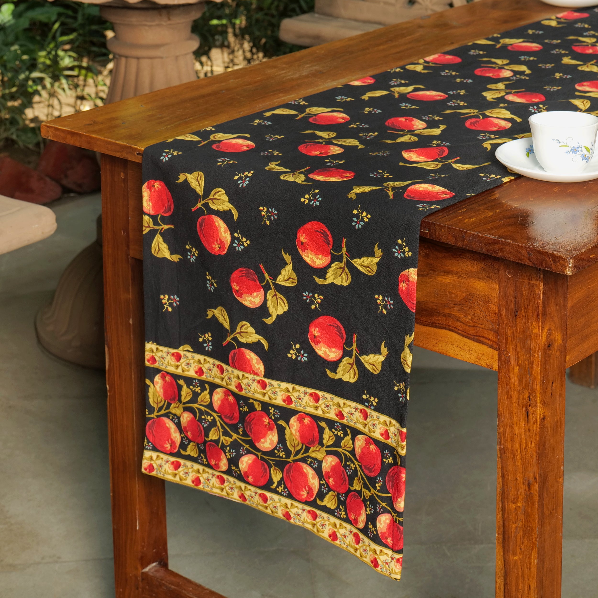 Apple Runner – Black