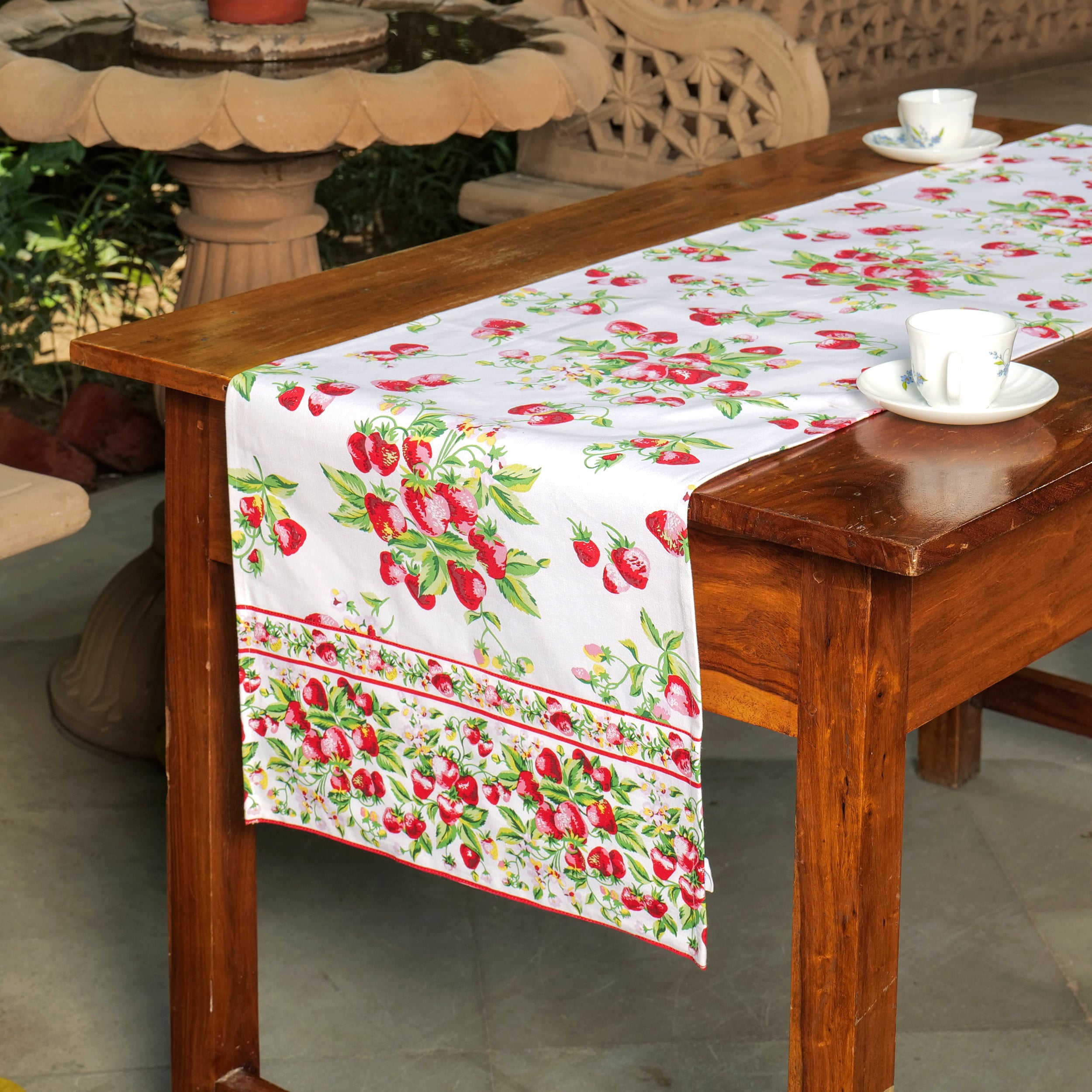 Strawberry Basket Runner - Ecru