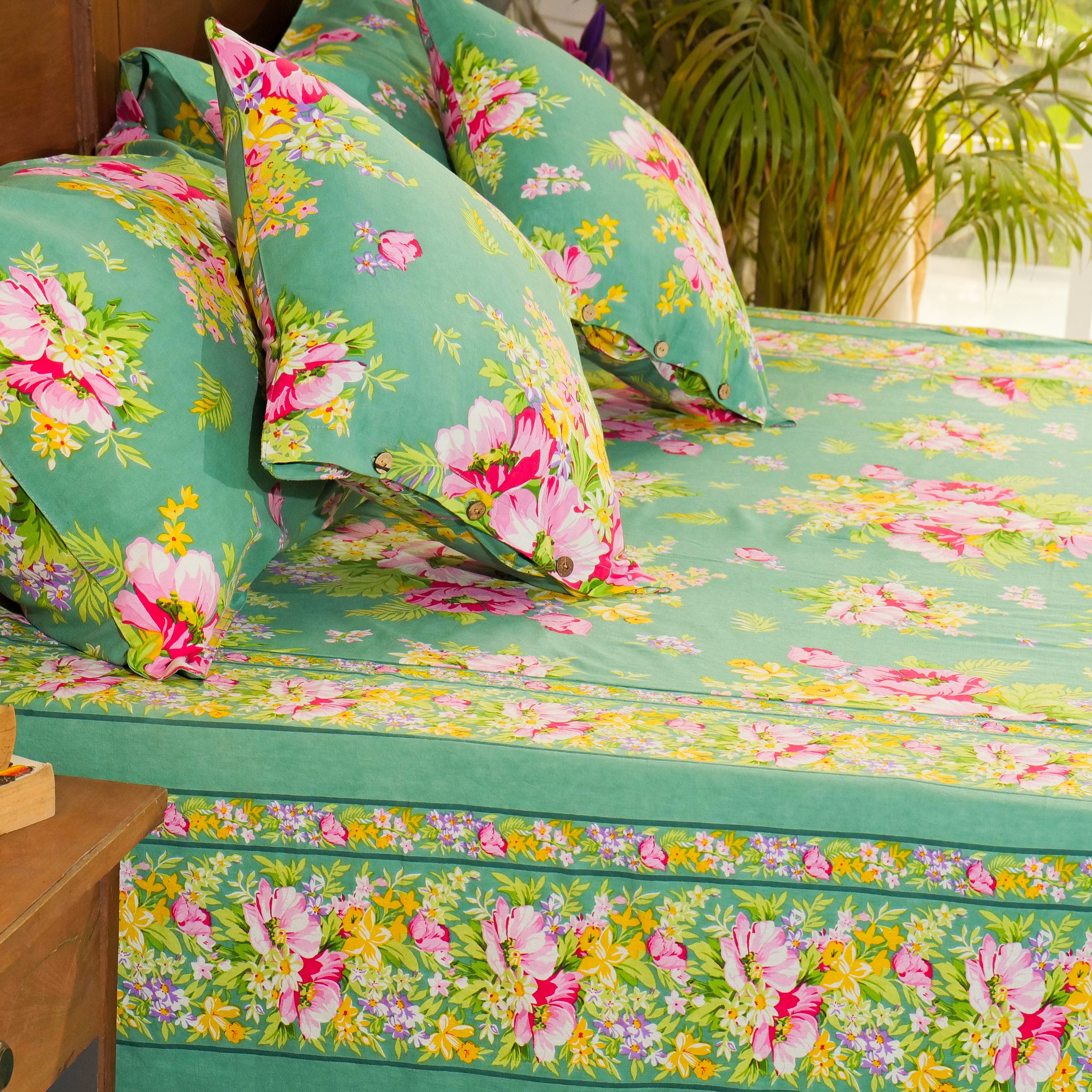 Charming Bed Cover – Jade