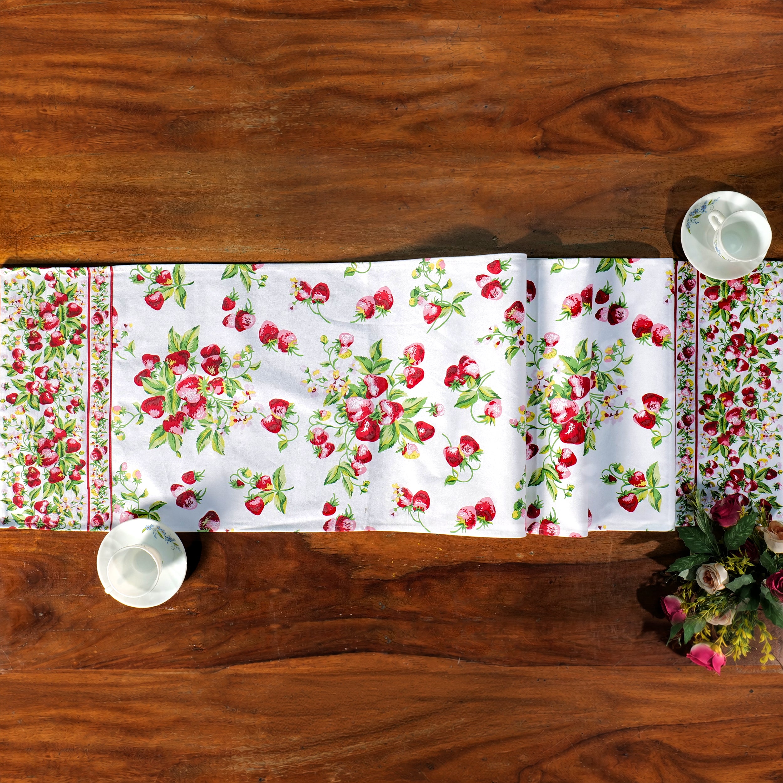 Strawberry Basket Runner - Ecru