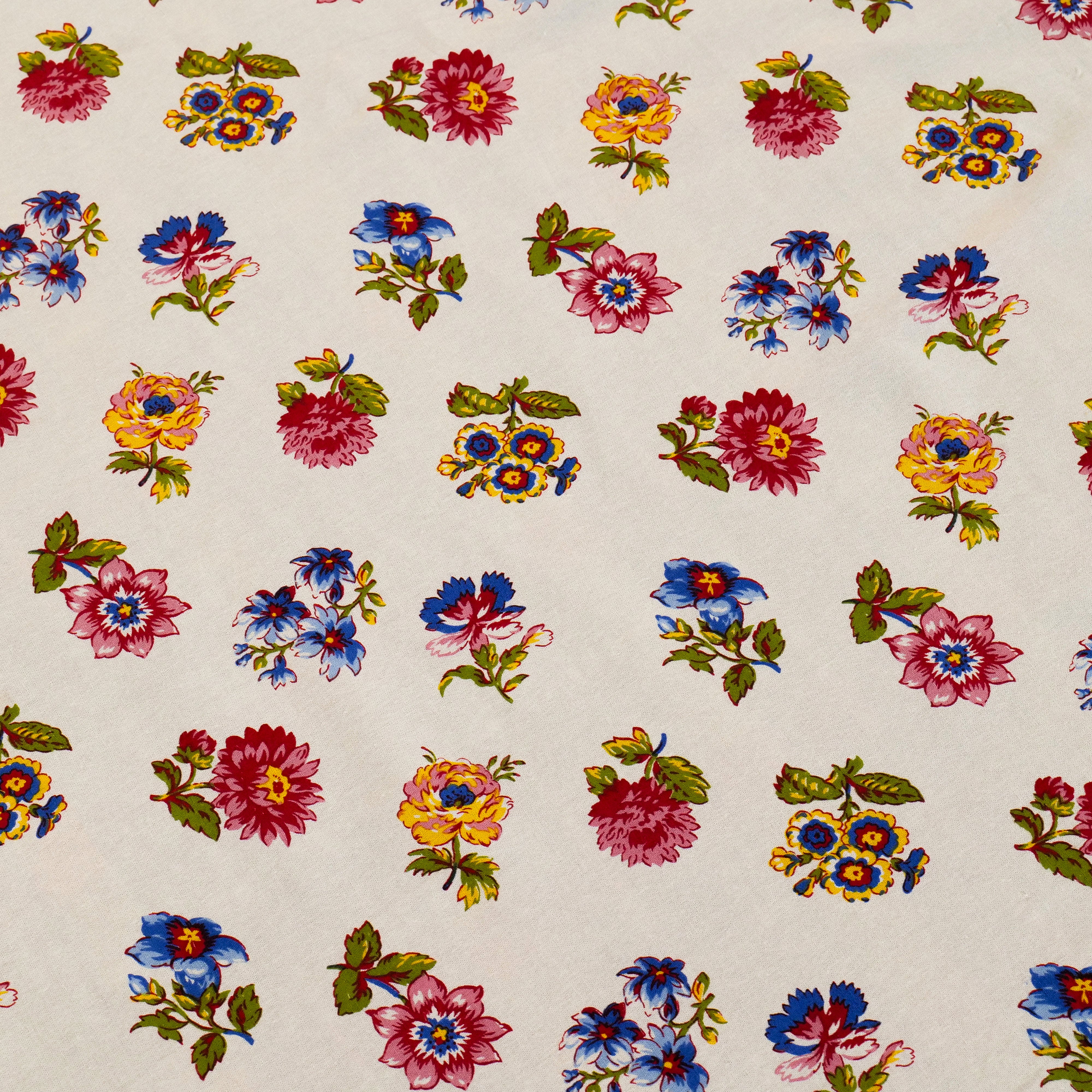 Flower Toss Bed Cover – Multi