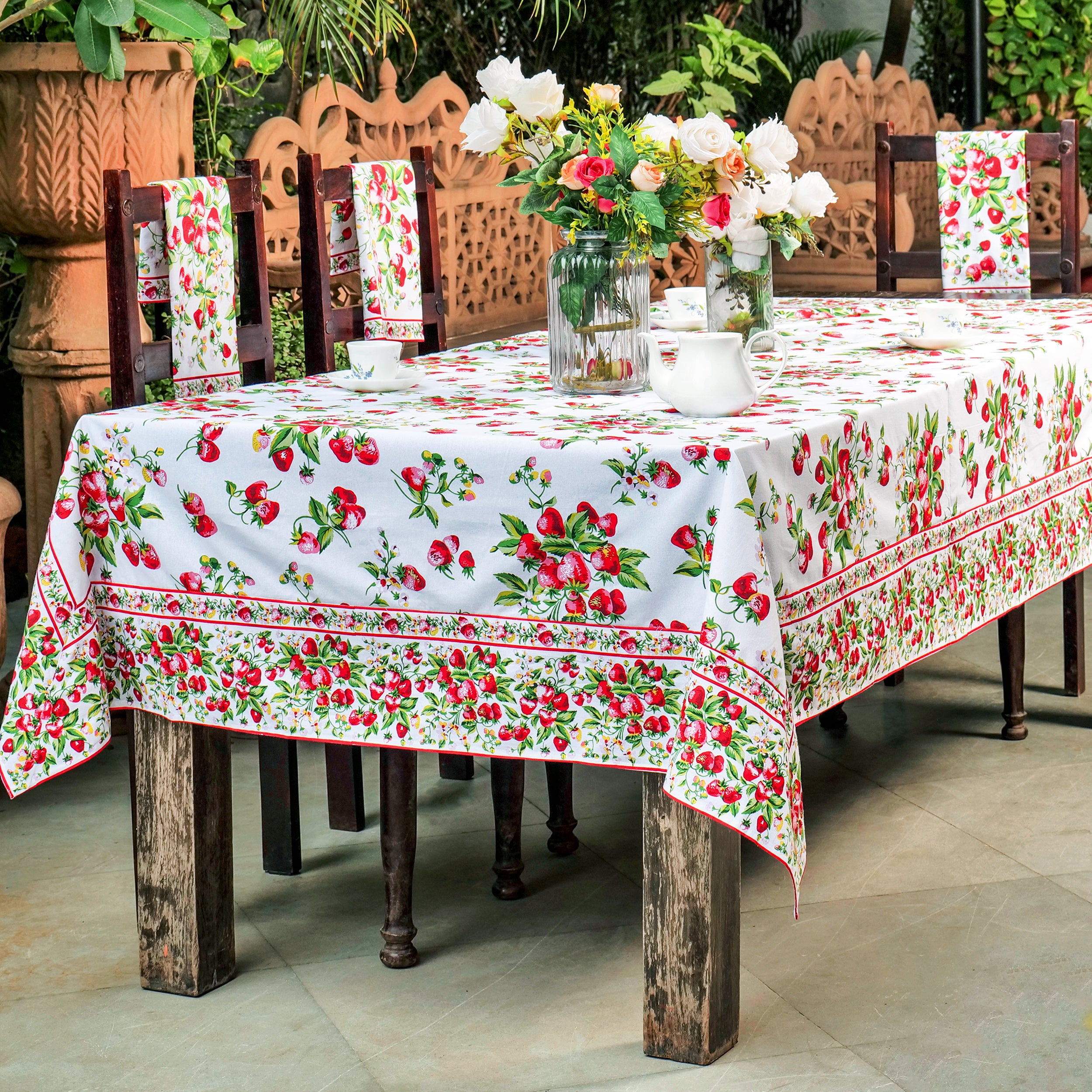 Strawberry Basket Tablecloth - Ecru