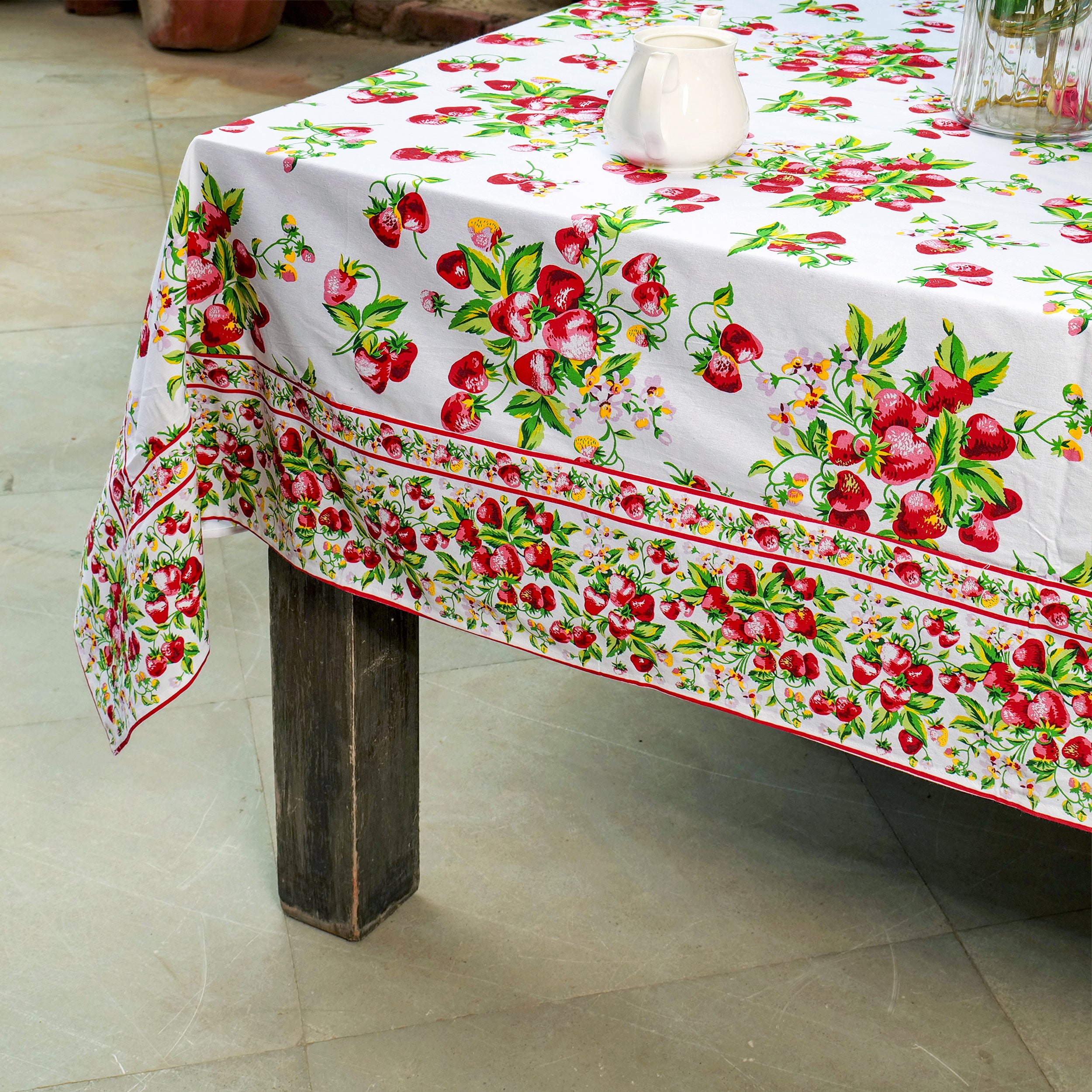 Strawberry Basket Tablecloth - Ecru