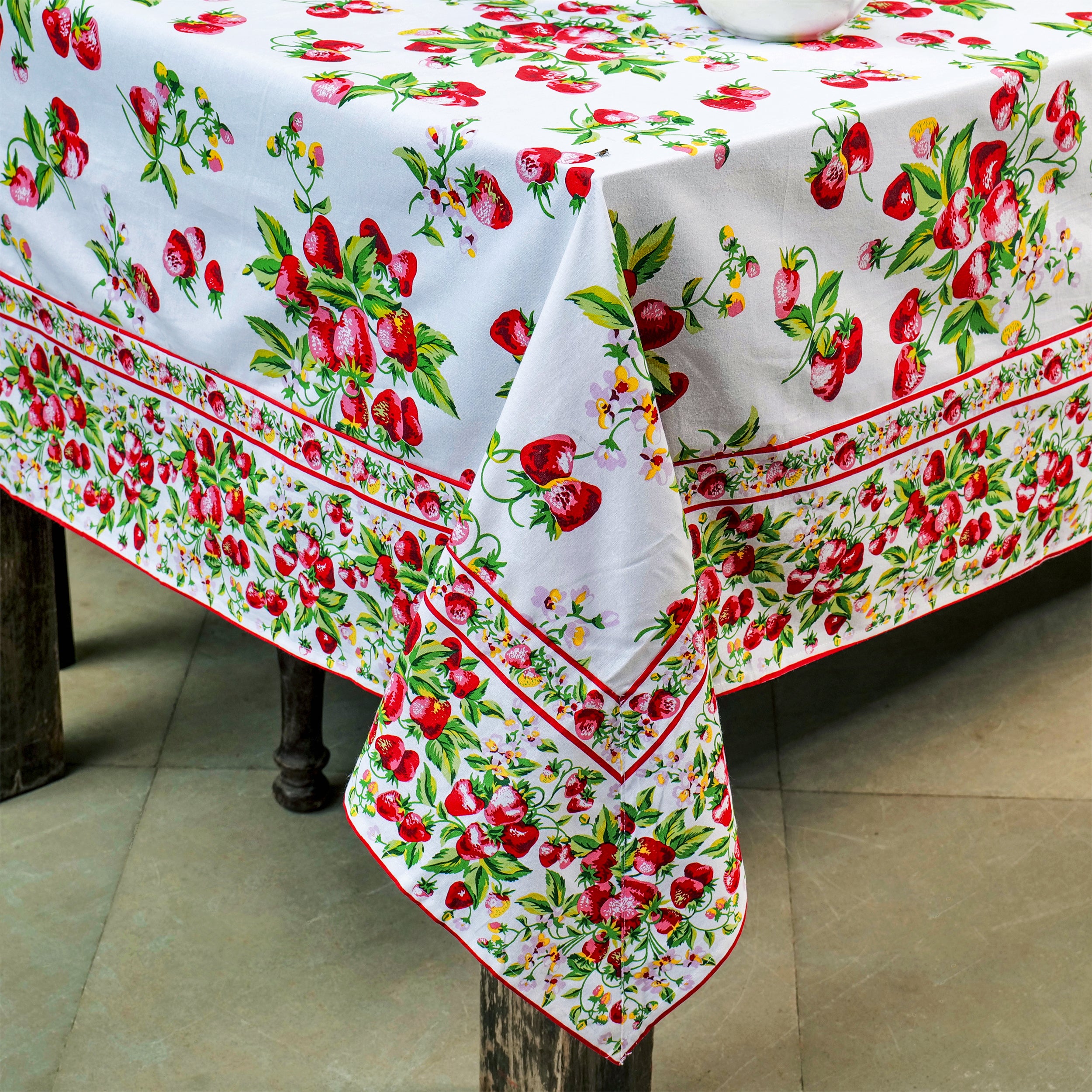 Strawberry Basket Tablecloth - Ecru