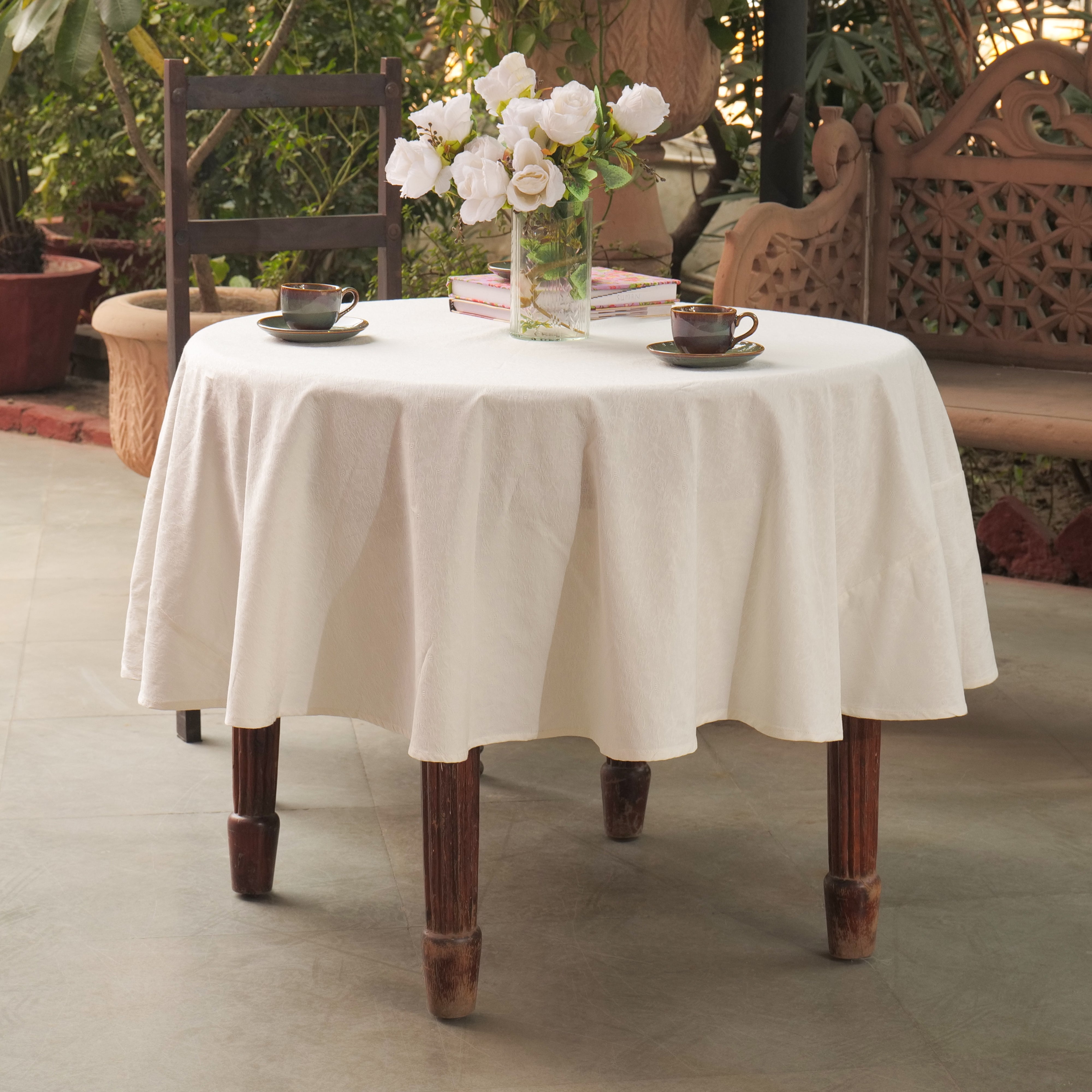 Lark Jacquard Round Tablecloth - Ivory