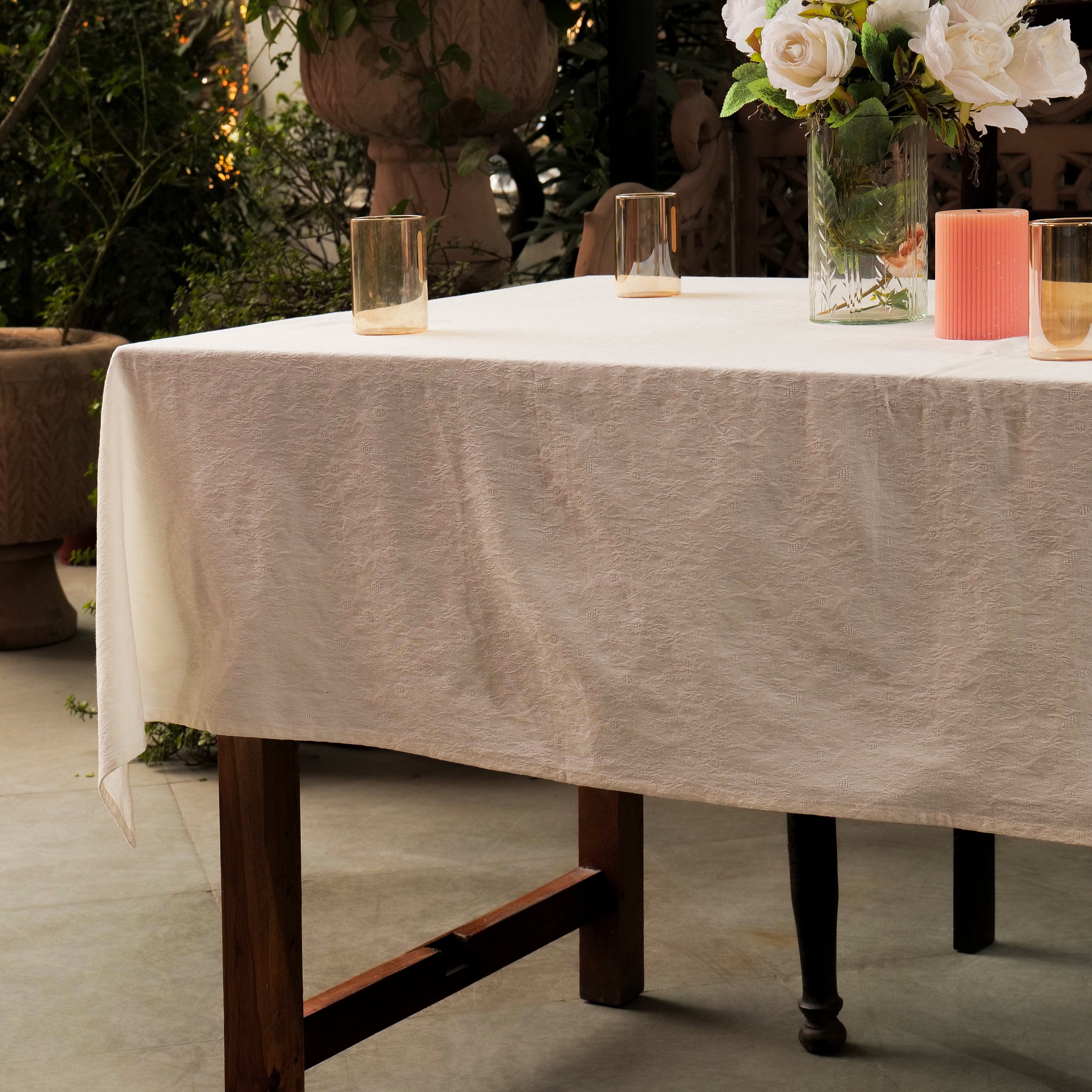 Lark Jacquard Tablecloth – Ivory