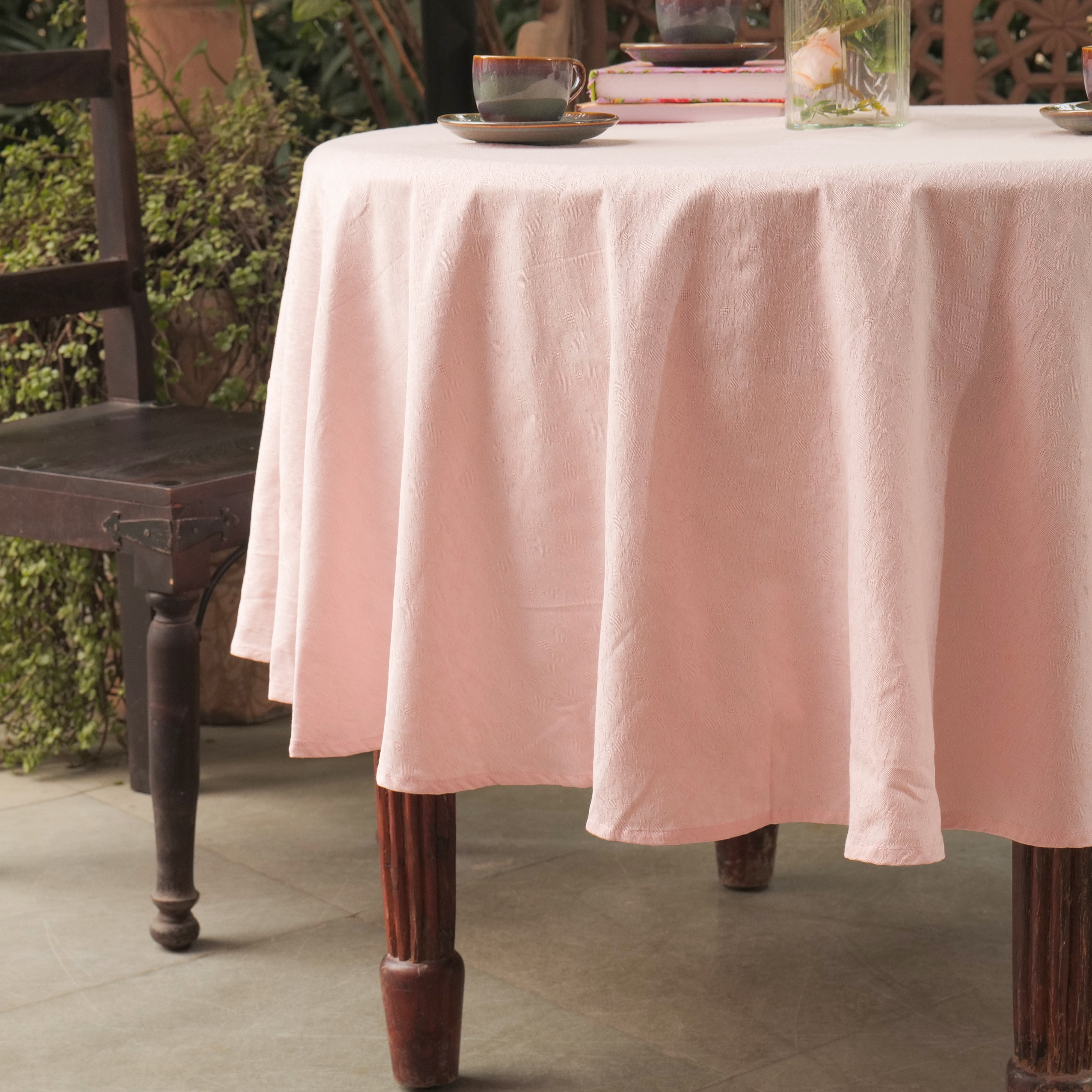 Lark Jacquard Round Tablecloth – Pink