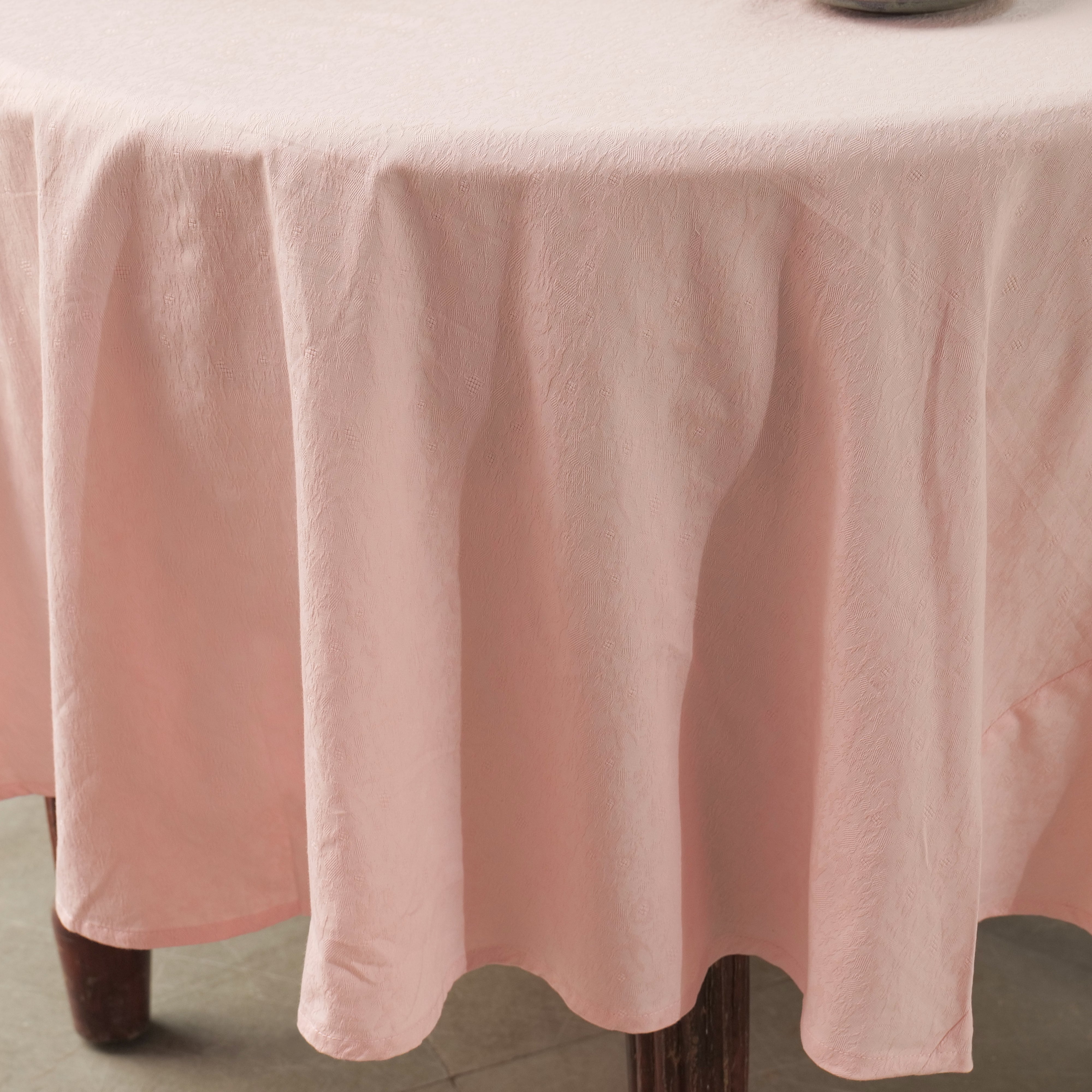 Lark Jacquard Round Tablecloth – Pink