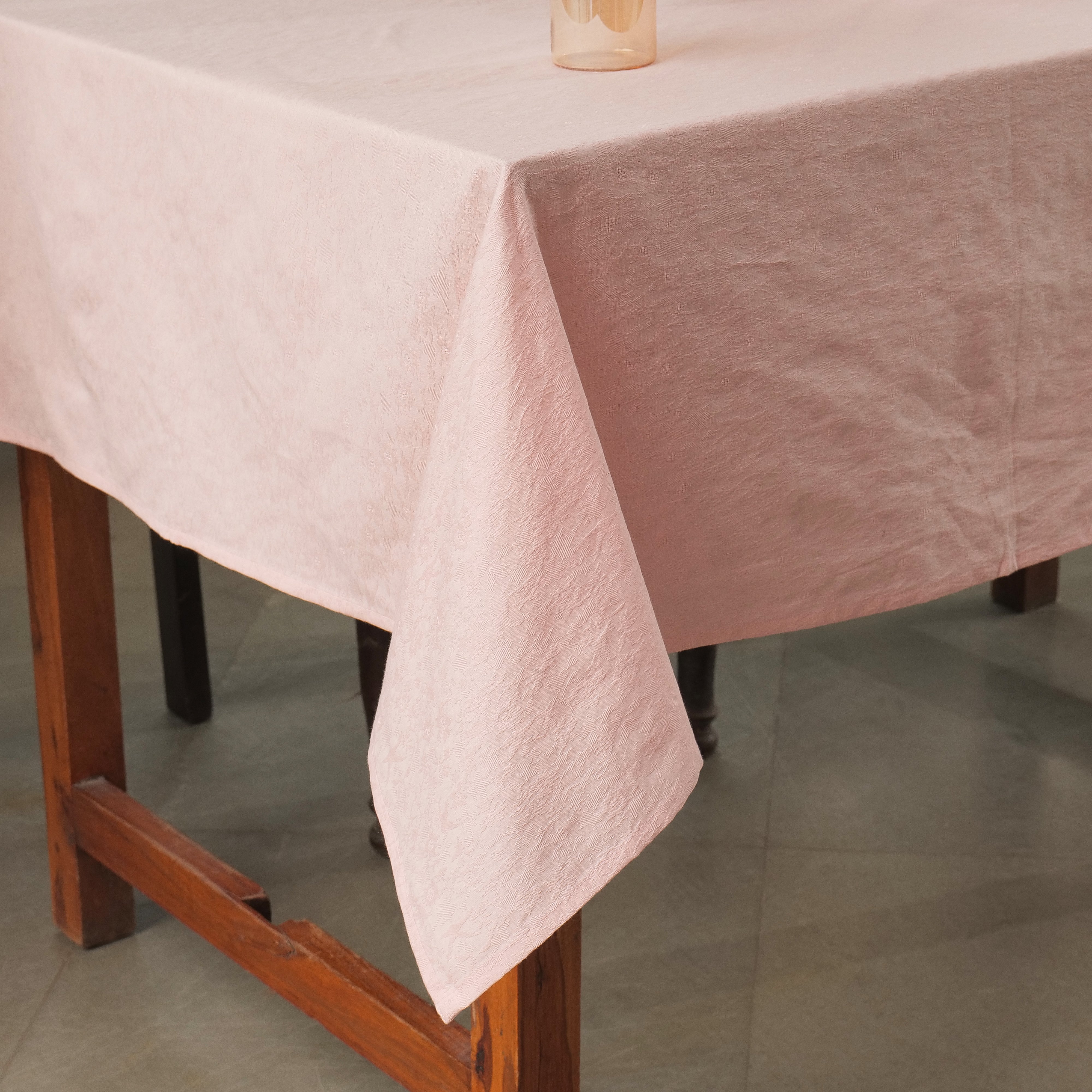 Lark Jacquard Tablecloth – Pink