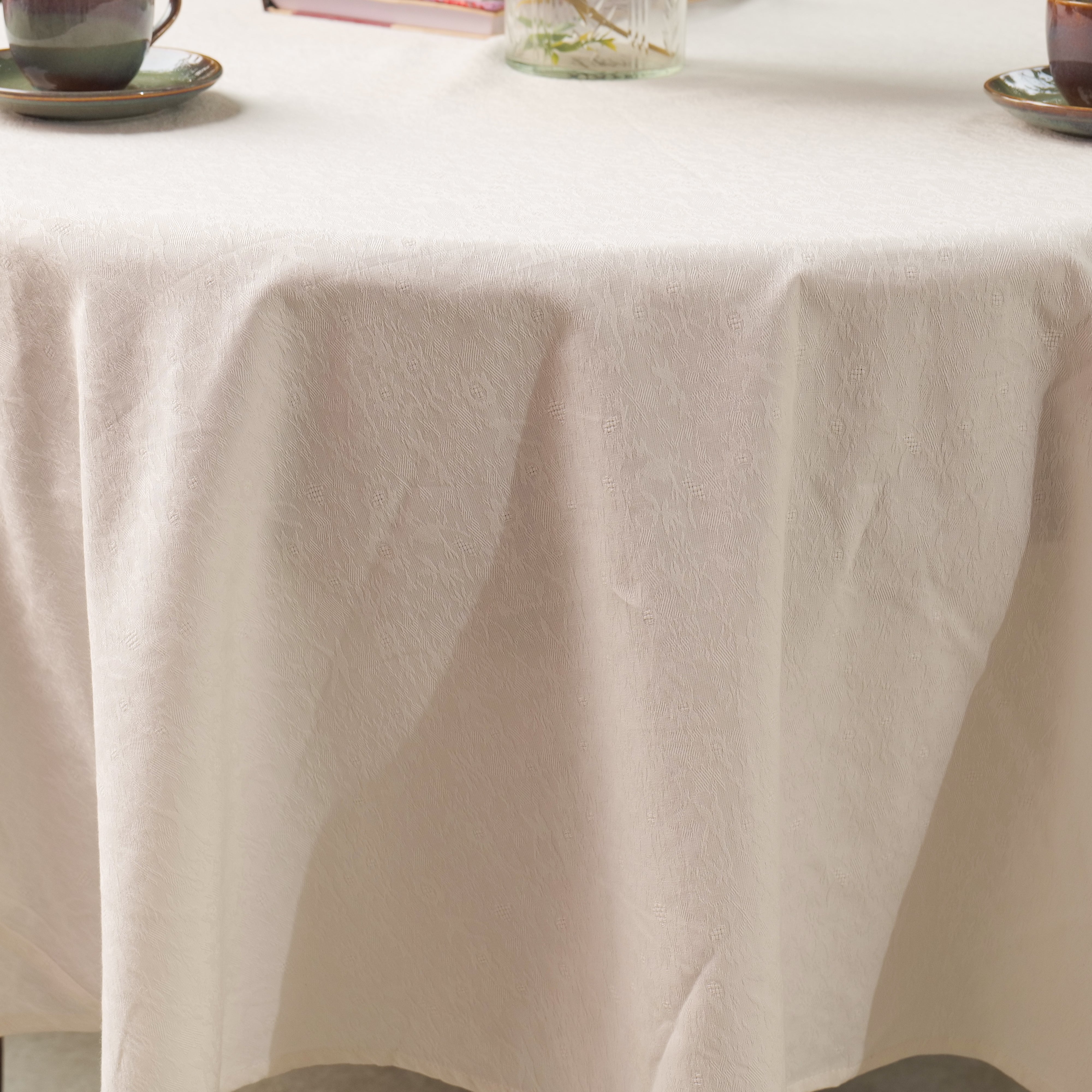 Lark Jacquard Round Tablecloth - Ivory
