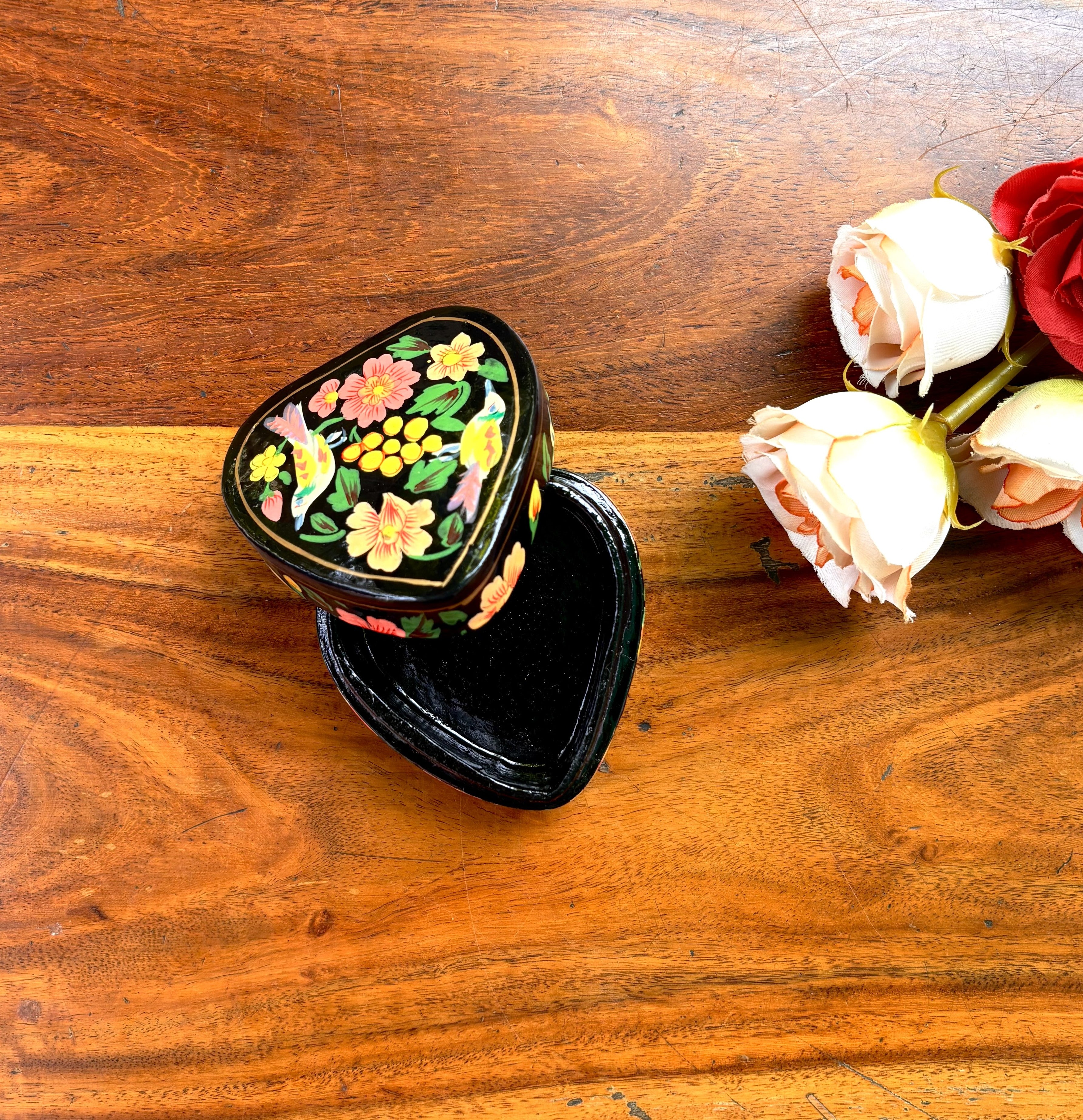 Darjeeling Heart Box - Black